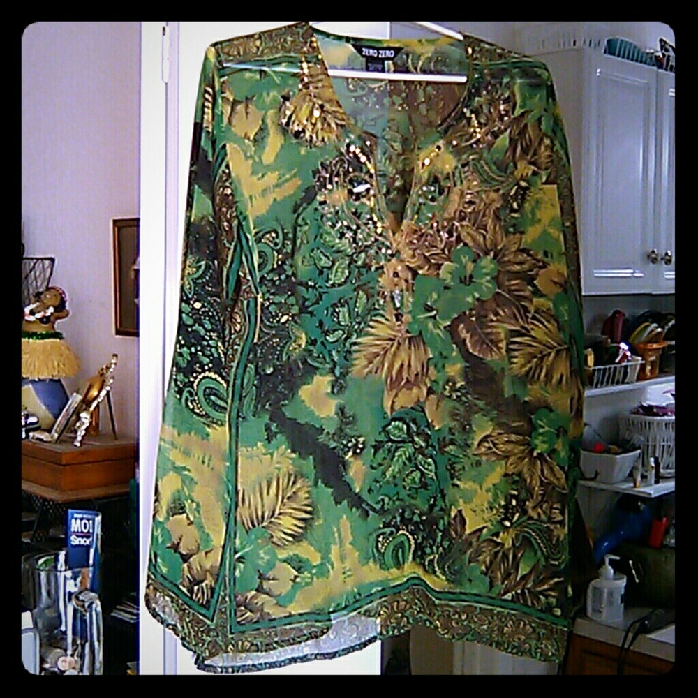 Green flowered jeweled tunic - Picture 1 of 6